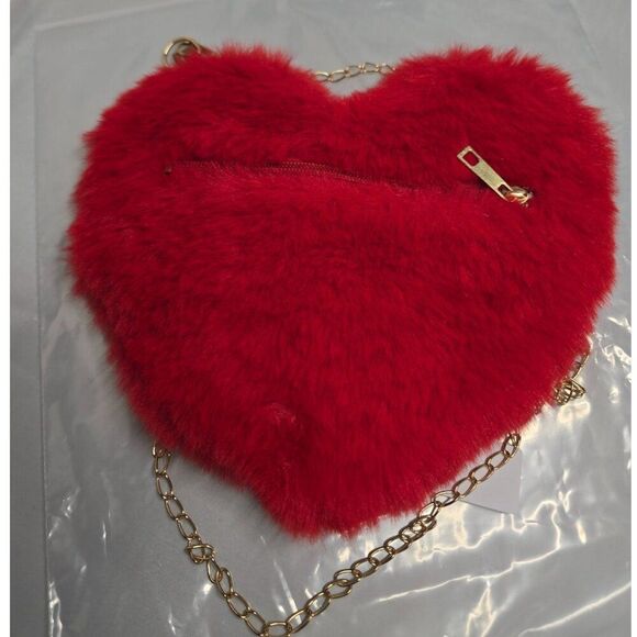 Heart-Shaped Red Faux Fur Crossbody Bag With Gold Chain soft fairycore Y2K love - Picture 1 of 6